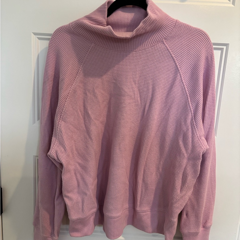 Alo Weekend Escape Waffle Pullover